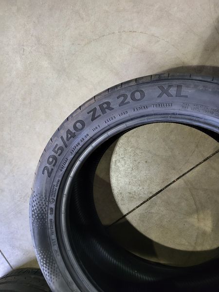295/40/20//265/45/20 Continental