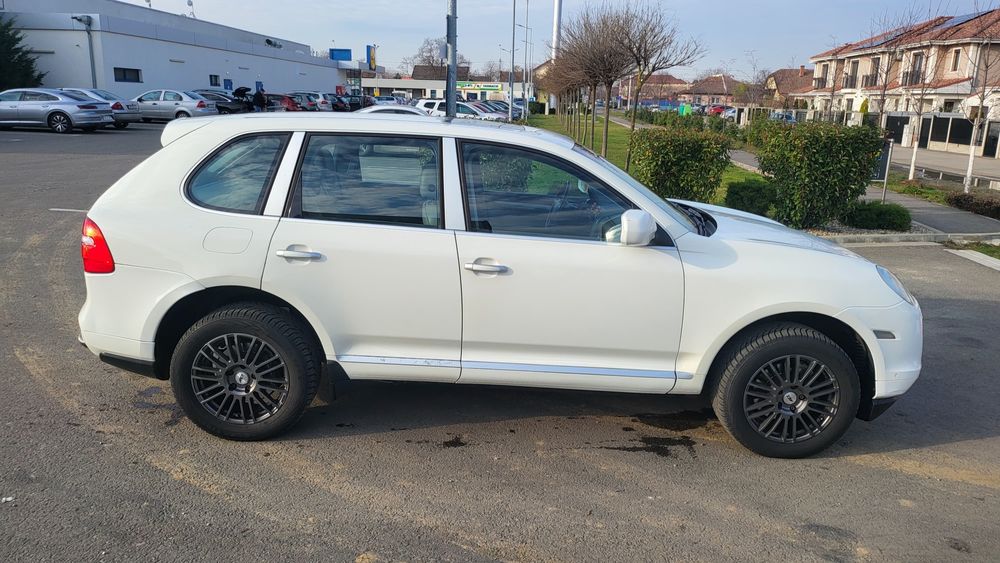 Vând Porsche Cayenne