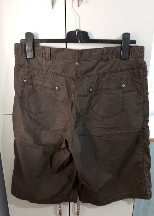 Pantaloni scurți subțiri mărimea 44, marca C&A