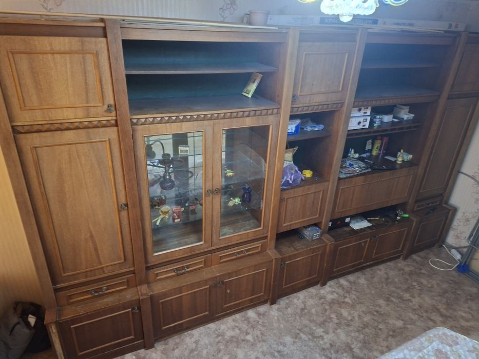 Отдам даром замечательную стенку