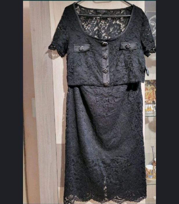 Чисто  нови костюми от 2 части