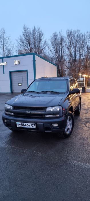 Автомобиль chevrolet trailblazer