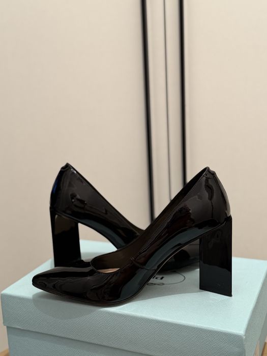 Продам черные лакированные туфли