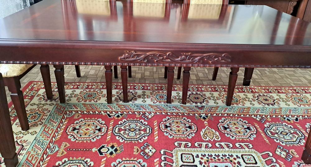 Продаётся стол для зала