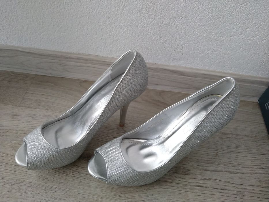 Обувки на ток - нови