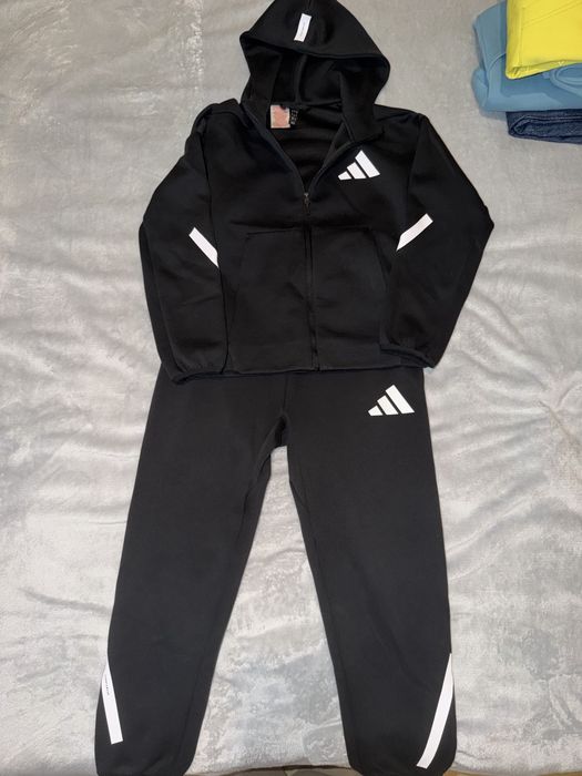 Спортен комплект Adidas