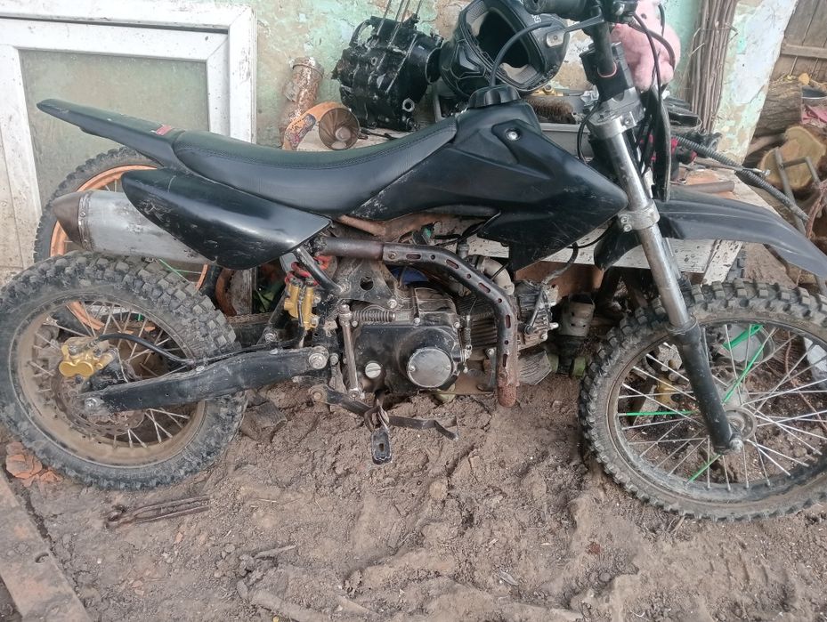 Cros 125 CC merge țeavă