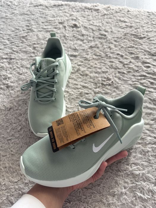 Nike Bella 7 Olive Green