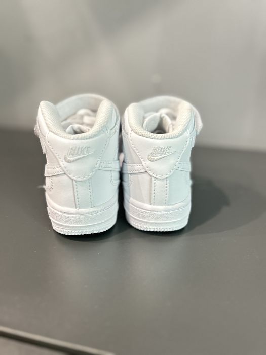 Чисто нови обувки Найк