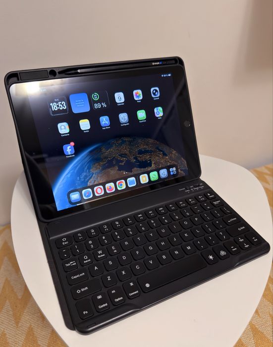iPad Gen 9 (2021) - 64GB, Wi-Fi, 3 huse + tastatura+ pen