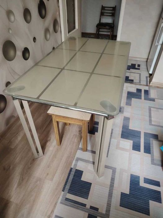 Стол кухонный стеклянный