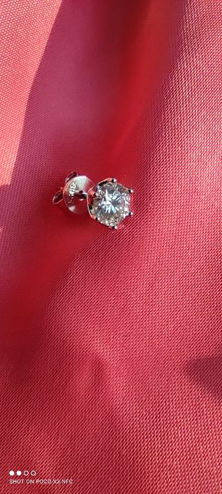 Гвоздики с муассанитом