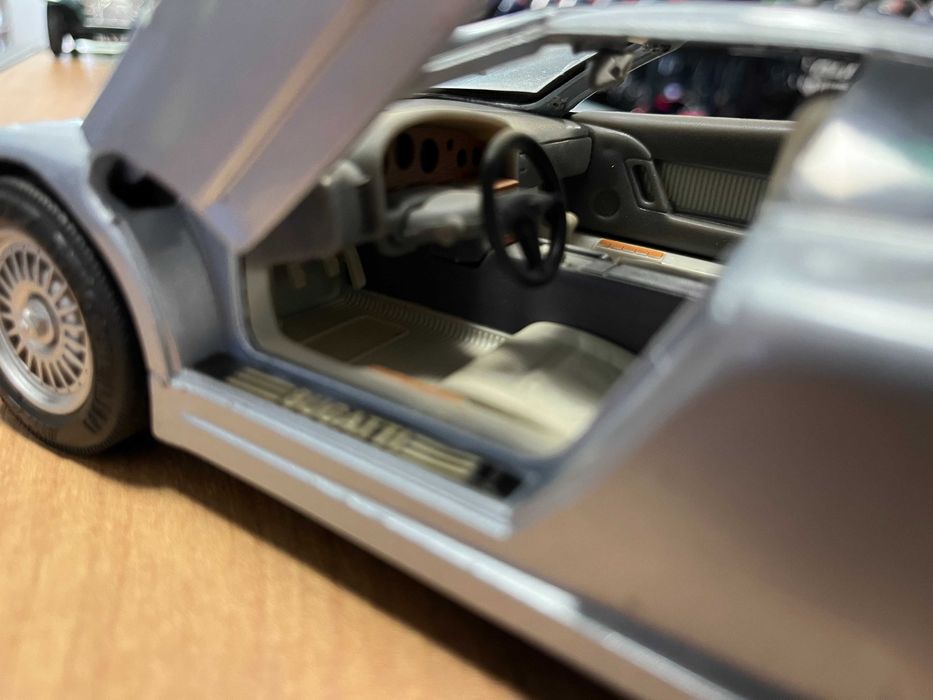 BBUARGO   метален колекционерски модел BUGGATI EB 110 1:18 мащаб