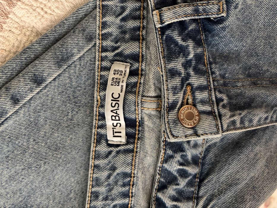 базовые куртка и джинсы