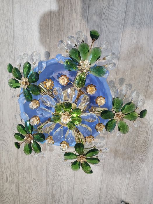 Люстра в хорошем состоянии