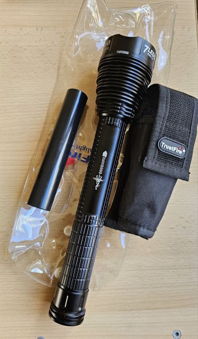 Lanterna TrustFire 8000 lumeni