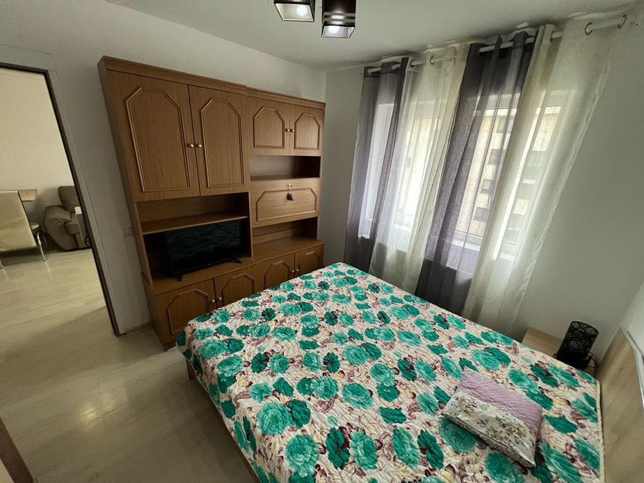 Inchiriez apartament, zona Vivo