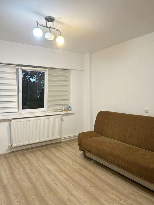 De închiriat - apartament str. Victoriei