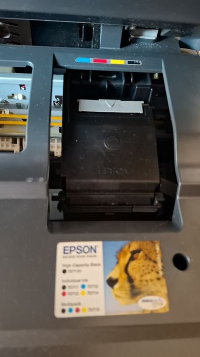 Продавам принтер Epson