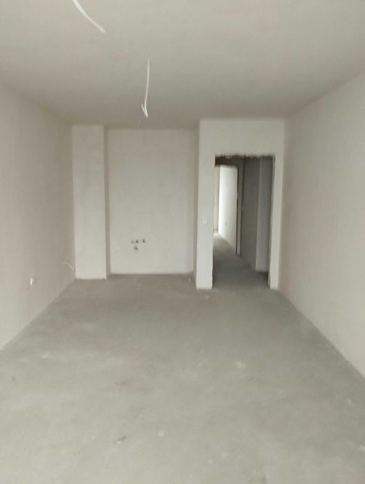 Продавам голям двустаен апартамент, колхозен пазар, Варна