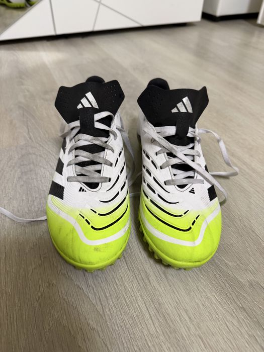 Футболни обувки (стоножки) 42, но отговарят на 41