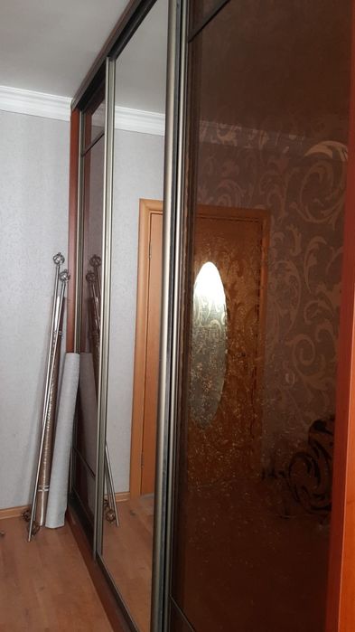 Шкаф с зеркалом отдам