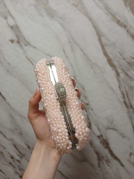 Дамска розова чанта с перли