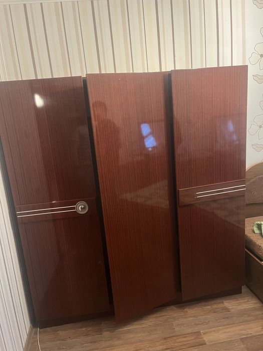 Продам стенка 30000тг