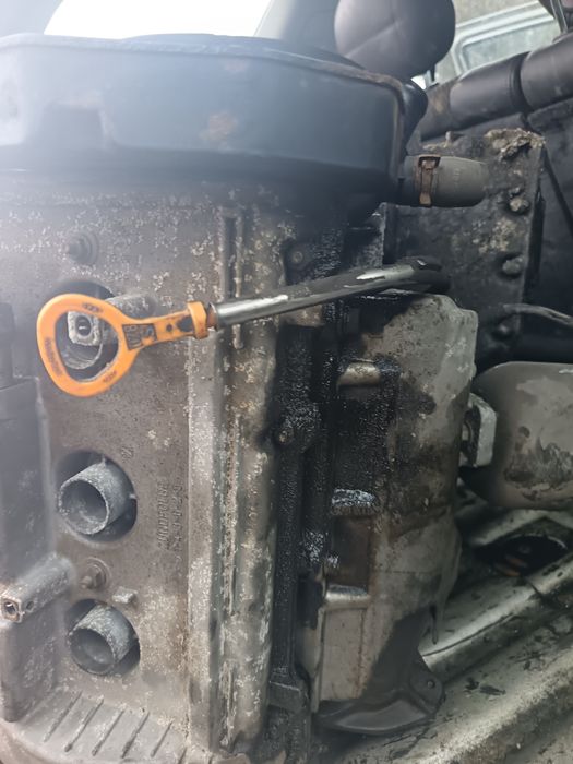 Двигател vw audi   2.4 бензин