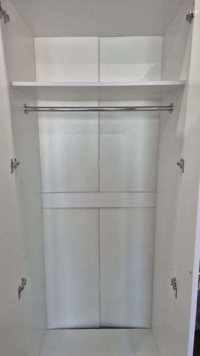 Шкаф белый с зеркалом