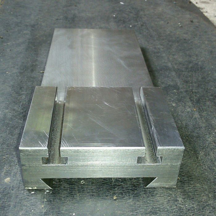 Изработвам детайли по поръчка на струг,фреза и плосък шлайф!