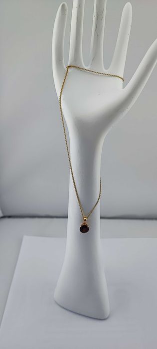 Lant aur cu medalion cu piatra garnet