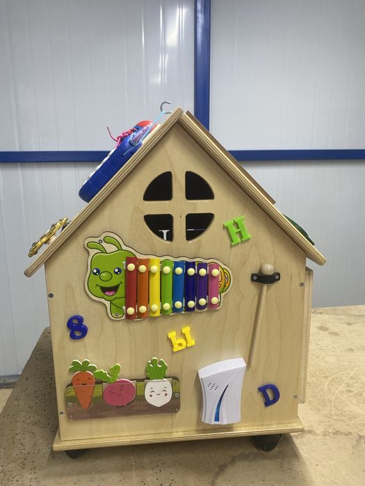 Бизиборд Домик из фанеры