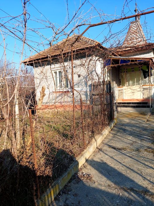 Vând casă si gradina