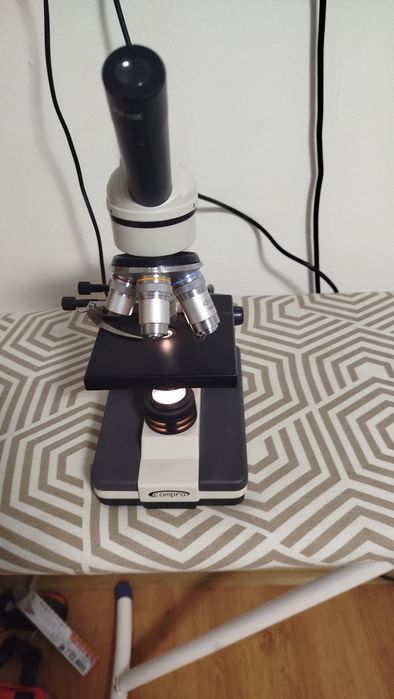 Microscop pentru laborator