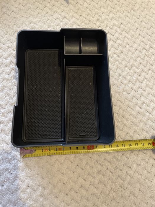 Organizator consola Tesla Model 3