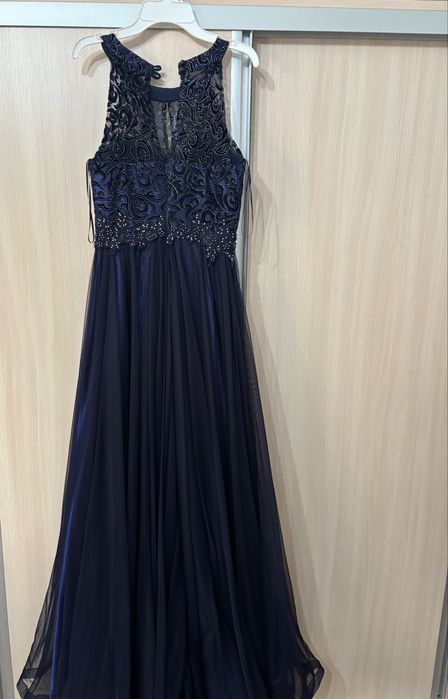 Бална нежна рокля с мъниста