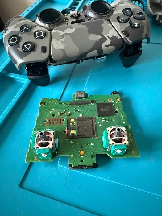 Reparație Stick Drift Controllere PS4 / PS5 / Xbox | București