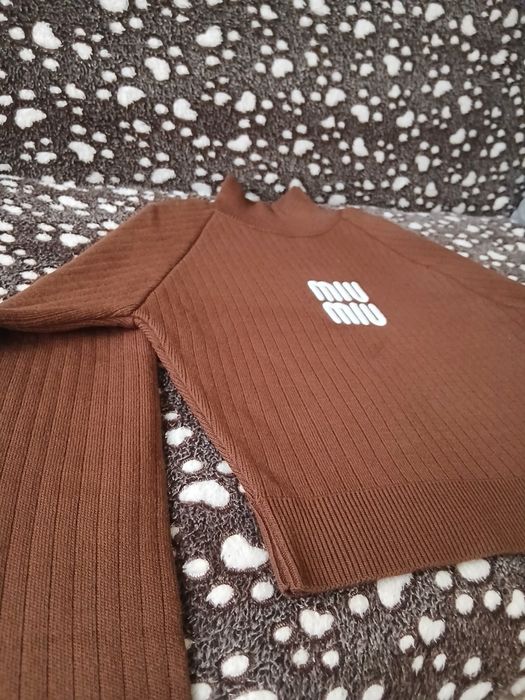 Чист нов  пуловер