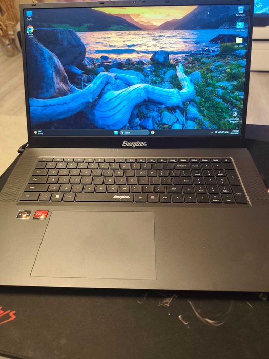 Laptop,cel mai mare ecran,18,5 inch-47 cm
