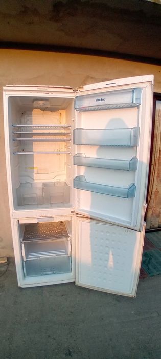 De vinzare frigider Artic