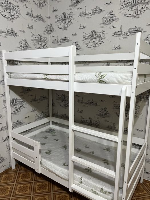 Двухъярусная кровать