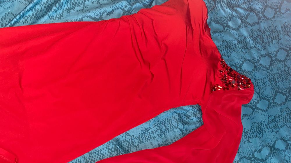 Rochie cu mânecă fluture și bijuterii S-M