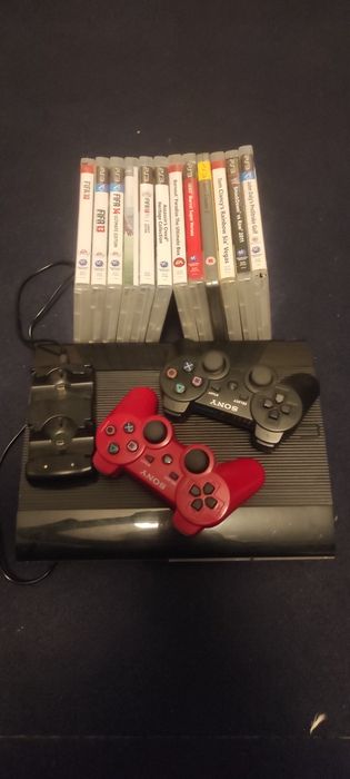 Play Stations PS 3 super slim.