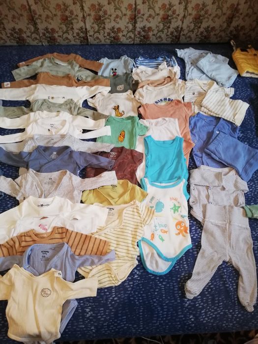 Vând lot hăinuțe 0-3 luni