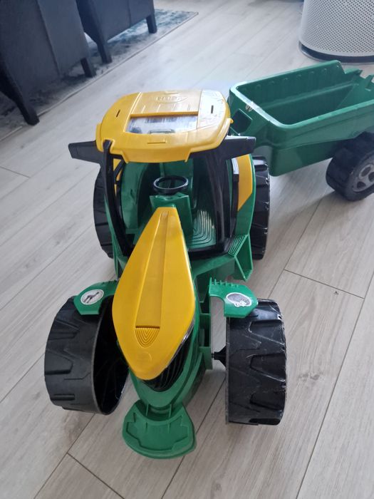 Tractor cu remorca Lena, CADOU 4 baloți