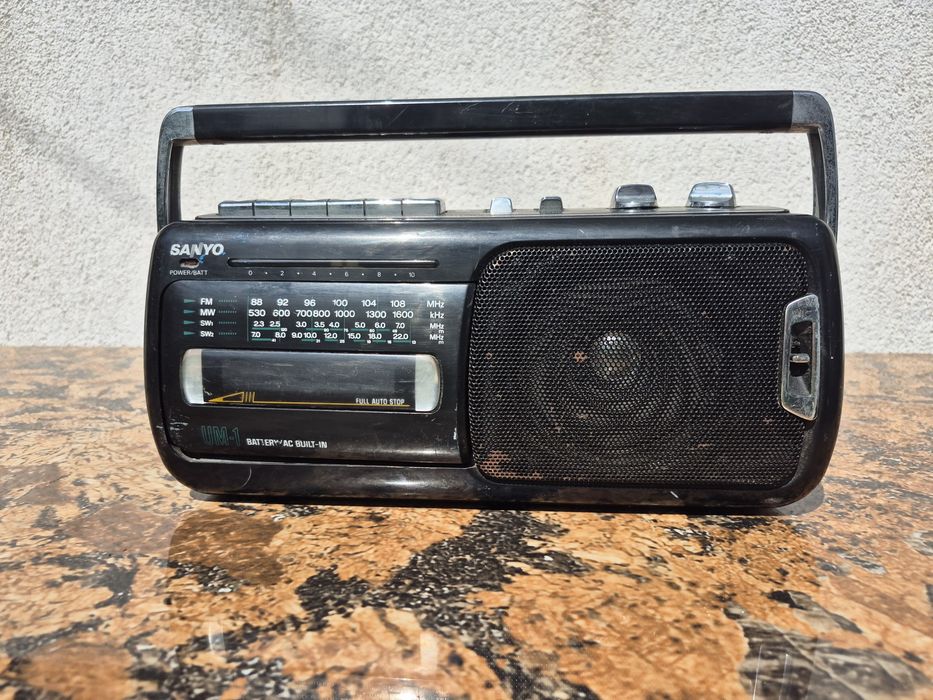 Vând Radio casetofon Sanyo model M-1750k ,made in japan