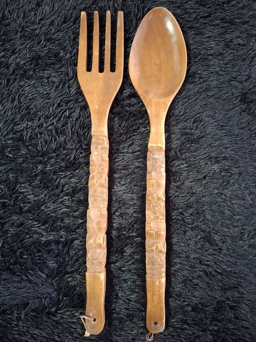 Вилица и лъжица дърворезба, стойка за вестници.