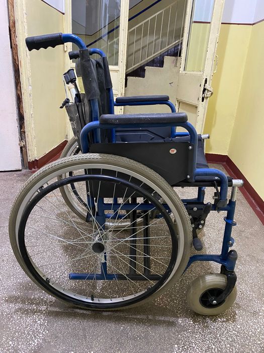 Carucior cu rotile pliabil – stare bună, funcțional 100%