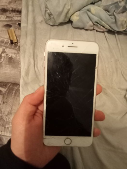 Продам айфон 7plus